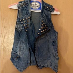 Woman’s Jean, Zip-Up Vest!